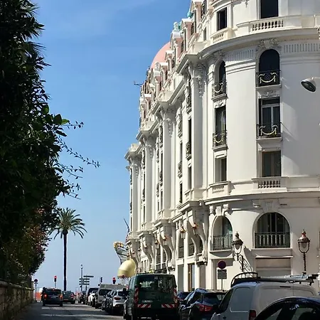Le Petit Bourgeois De Nizza